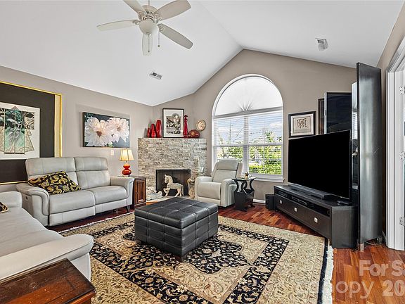5th image of 768 Ledgestone Ct