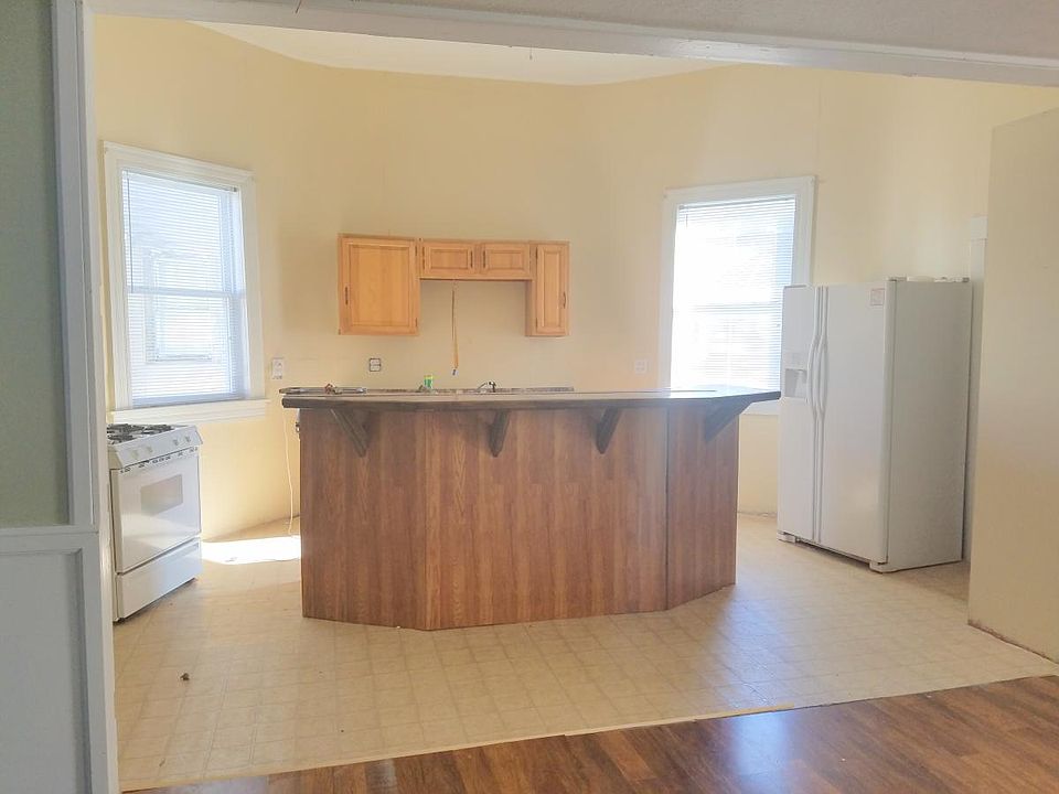 1st image of 215 Clarksburg St