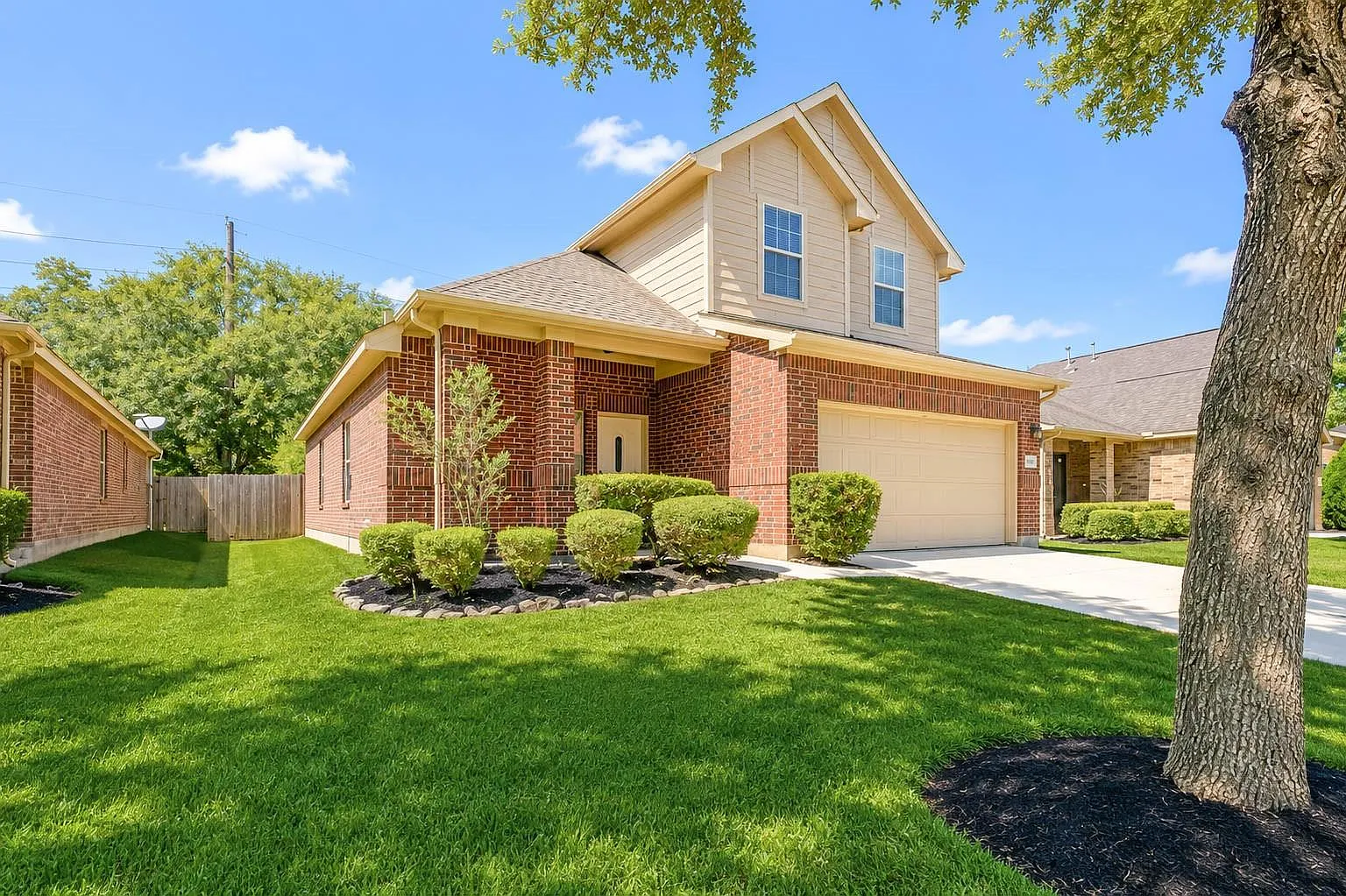 4 bed, 2.5 bath, 2300 sqft, $2,350 — Photo 1