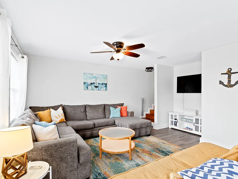 962 W Beach Blvd