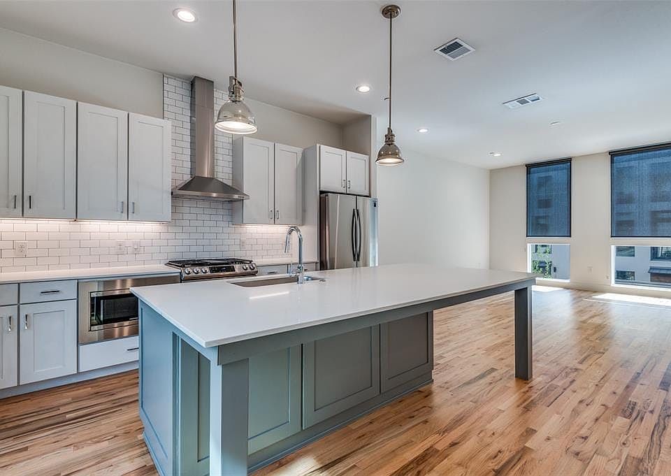 1st image of 4426 Cabell Dr #1002