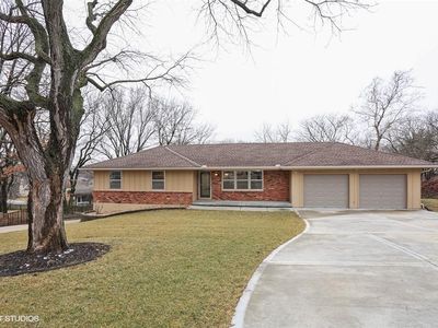 106 Tuscarora Ln, Lake Winnebago, MO, 64034