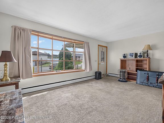 5th image of 3900 Winfield Ave