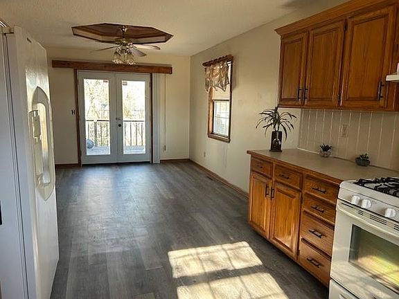 4th image of 1049 SW Twin Creek Dr