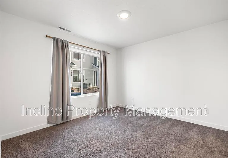 1113 E Yard Row — Photo 15