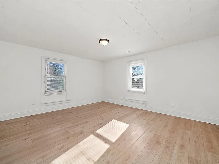 1097 E Merchant St #2 — Photo 9