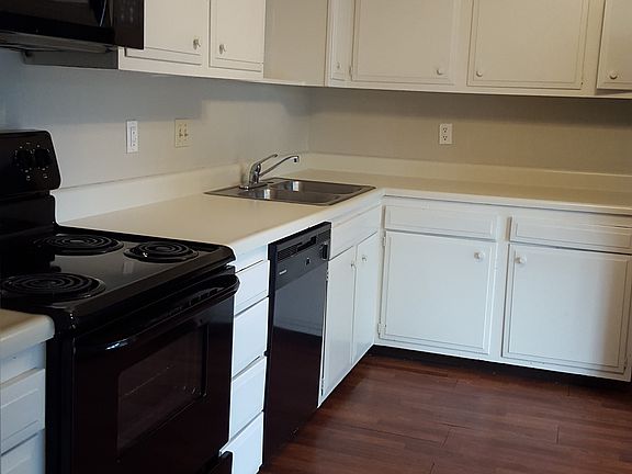 3rd image of 655 W 101st Ter