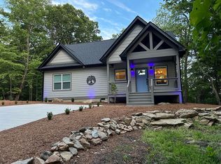 1474 Locust Grove Rd, Hendersonville, NC 28792