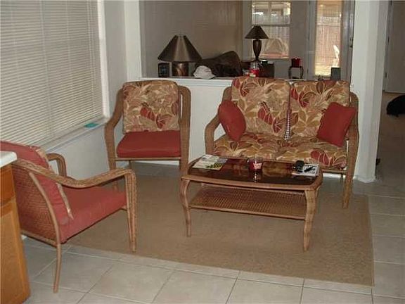 4th image of 613 Elizabeth Ln