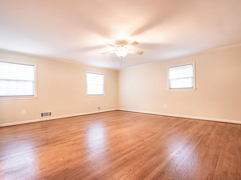 6226 Hardy Dr — Photo 16