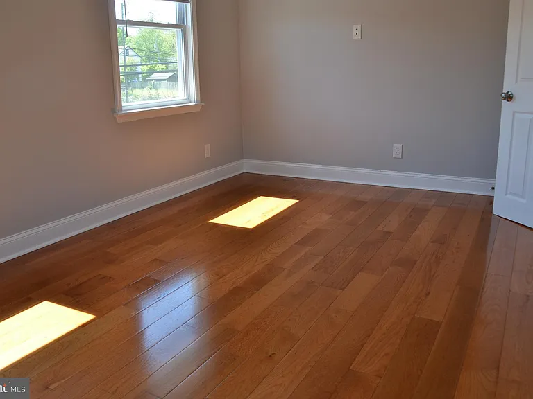 713 Miller St — Photo 8