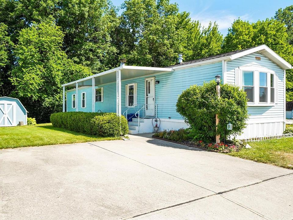 1st image of 48 Winter Pine Dr