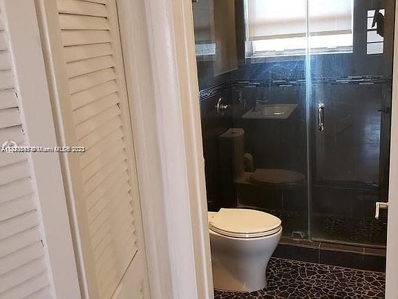 5th image of 2225 NE 123rd St APT 101