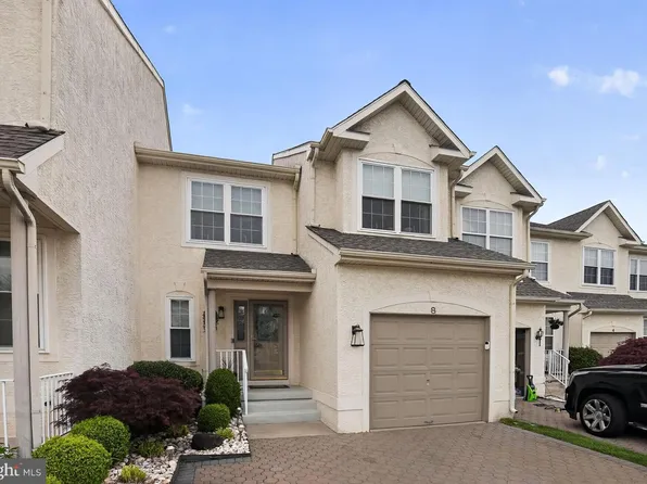 8 Heron Pointe Ct, Marlton, NJ 08053