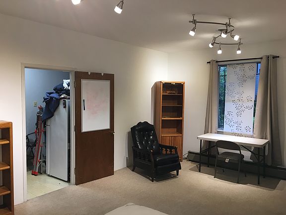 3rd image of 277 Lexington St #3