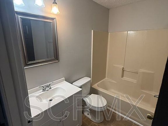 5th image of 5914 Amberly Ln