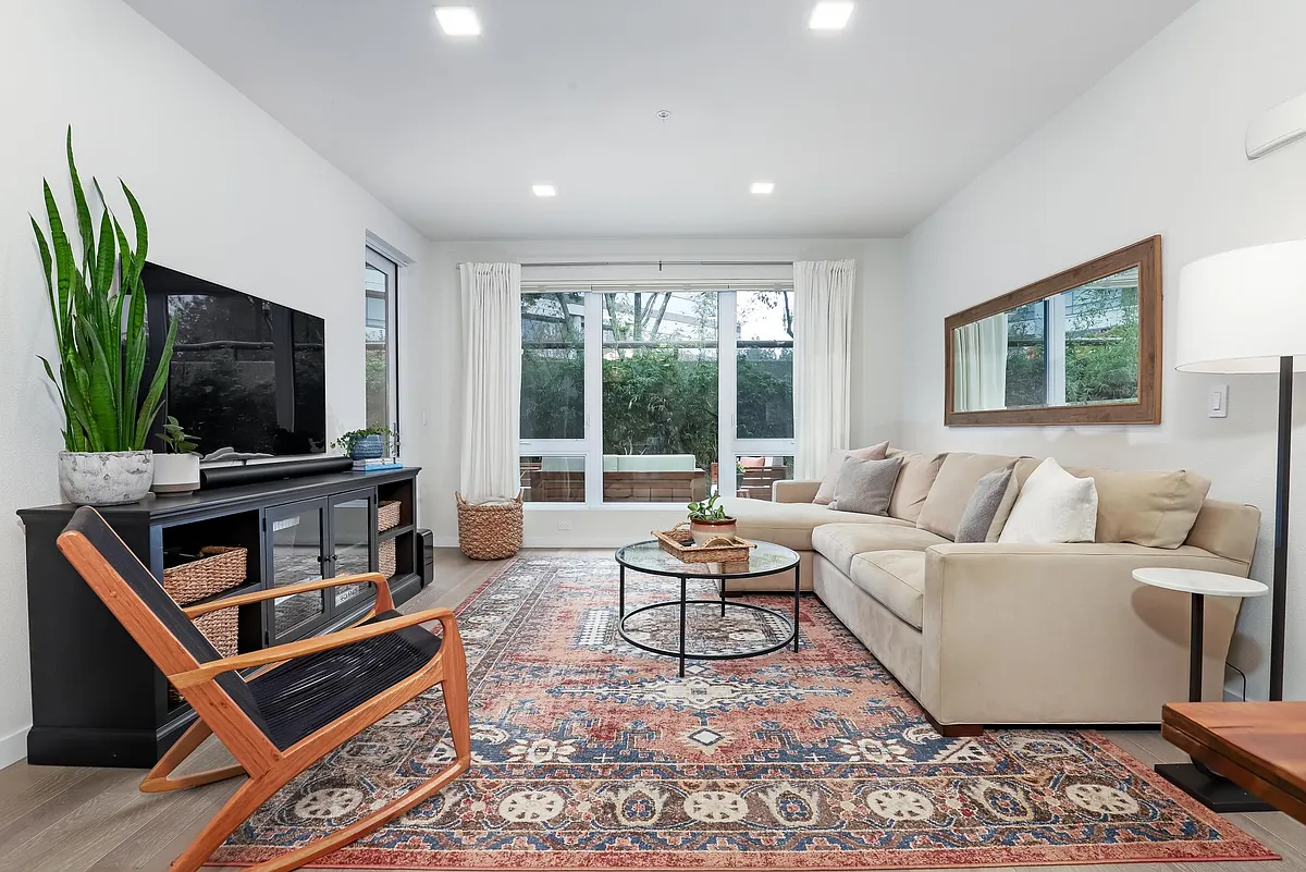 Building Photo - 1605 Riviera Ave #305