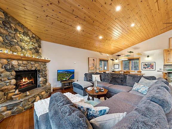 4th image of 693 Patricia Ln