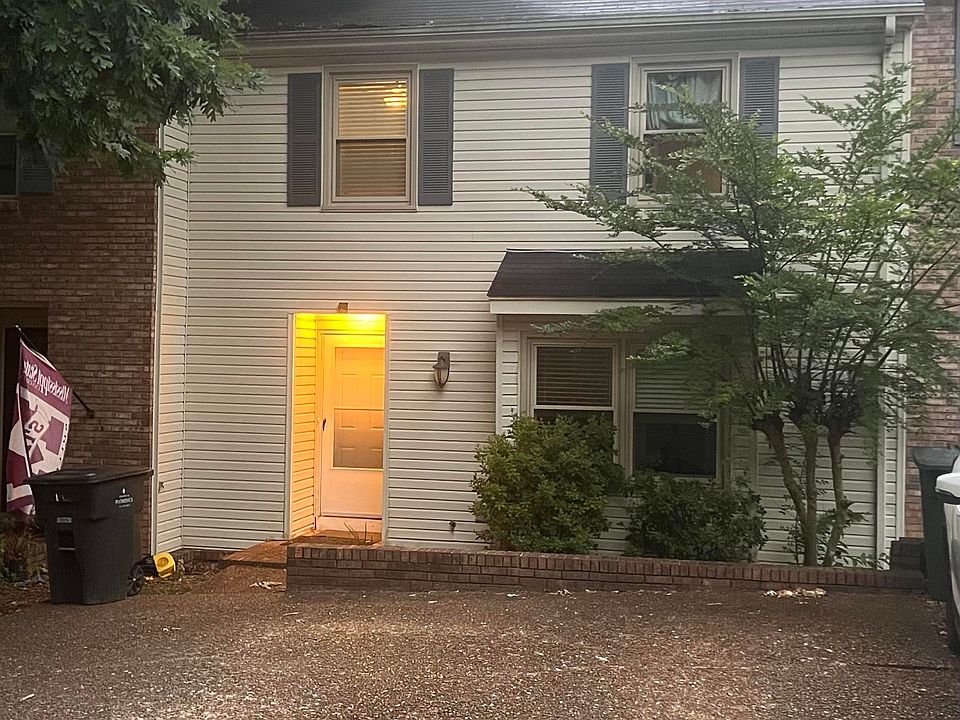 1st image of 210 Woodcastle Dr