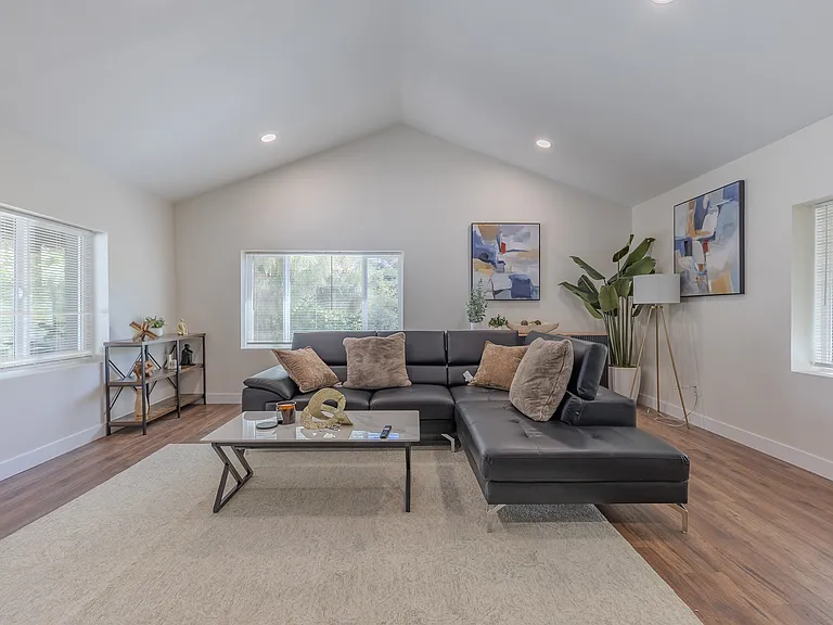 1650 La Loma Rd — Photo 1