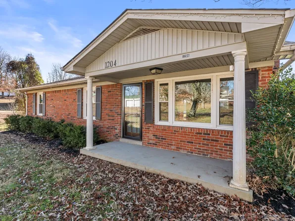 1204 Rainbow Cir, Westmoreland, TN 37186