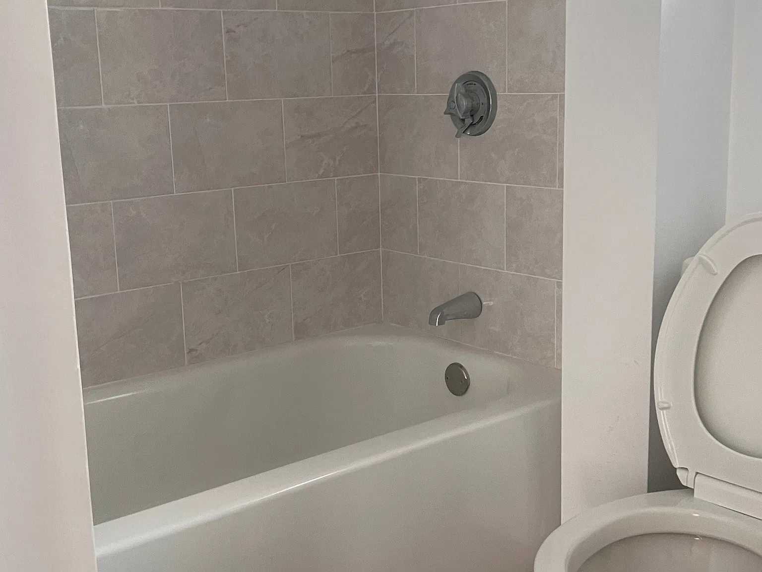 1 bed, $2,300 — Photo 3