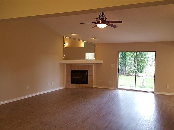 3rd image of 2201 Valle Escondido Dr