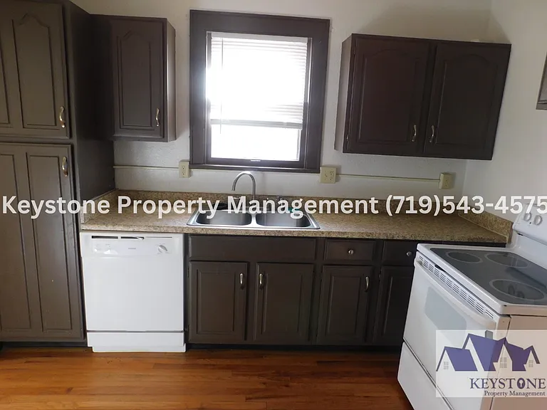 1233 Berkley Ave — Photo 7