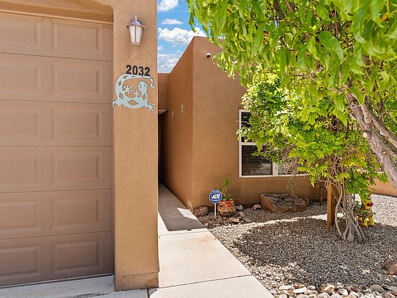 3rd image of 2032 Ferndale Dr SE