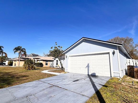 3rd image of 240 Canterbury Ct