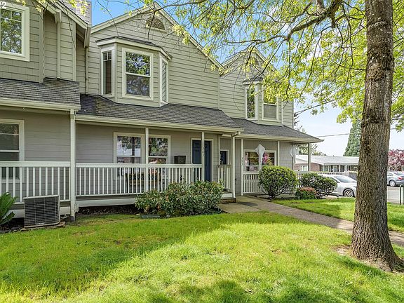 4th image of 383 NE Kelly Ave