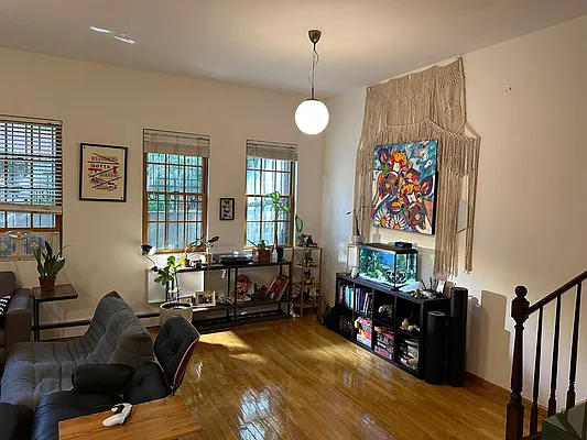 Rented by Urban Real Estate Property Group Inc | media 2