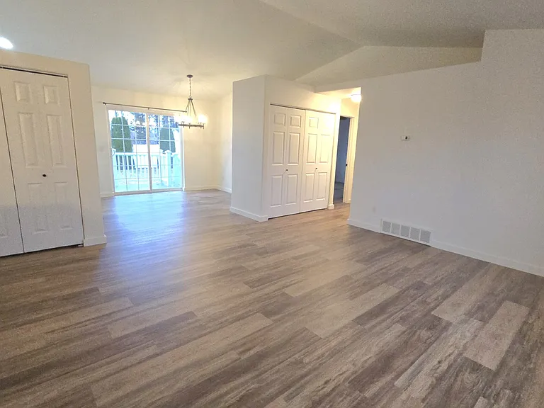 662 Rock Dr — Photo 3