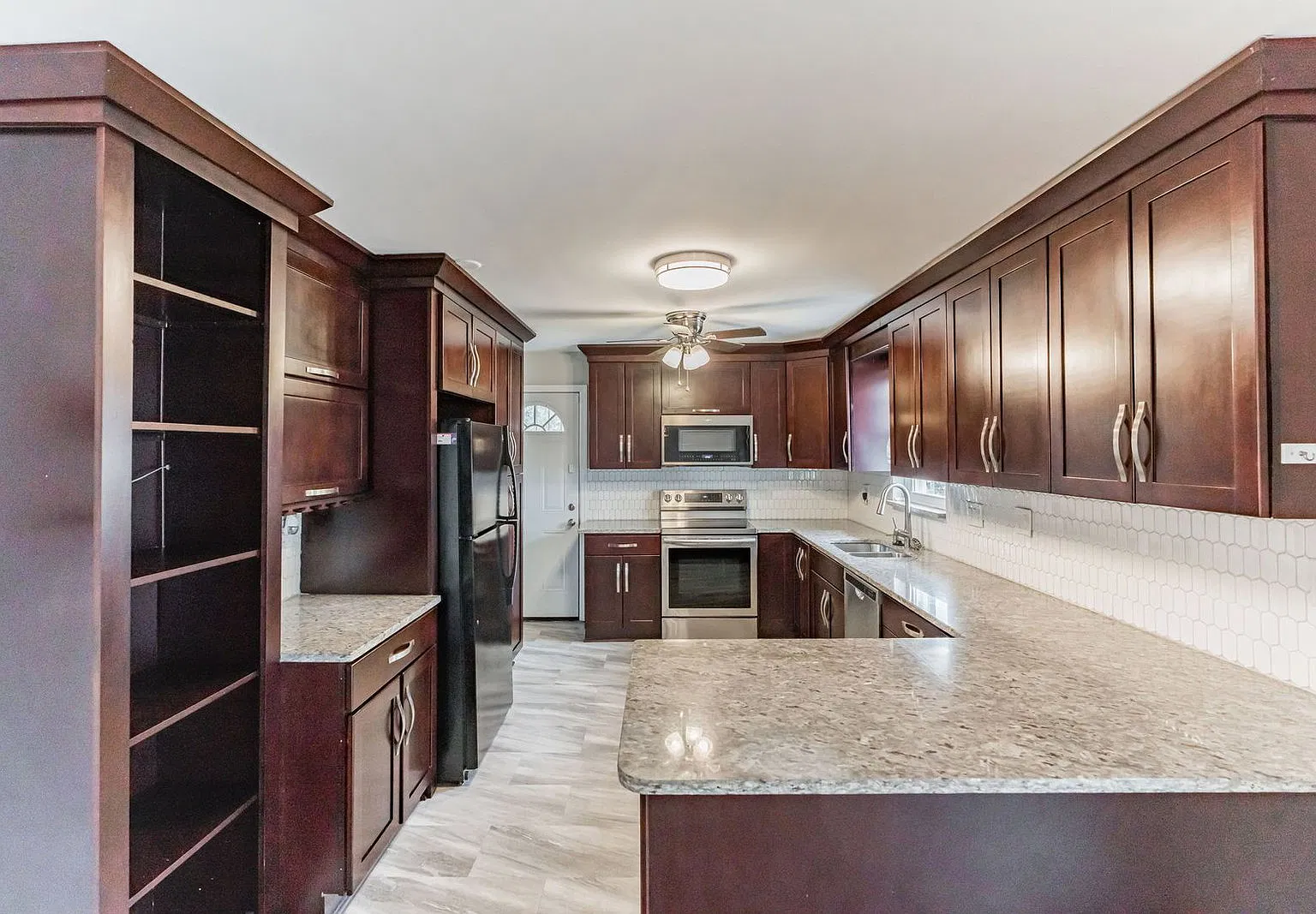 4 bed, 2.0 bath, 1546 sqft, $3,000 — Photo 3