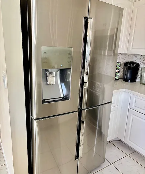 Samsung 4 door Refrigerator; option for wine frig in bottom right corner