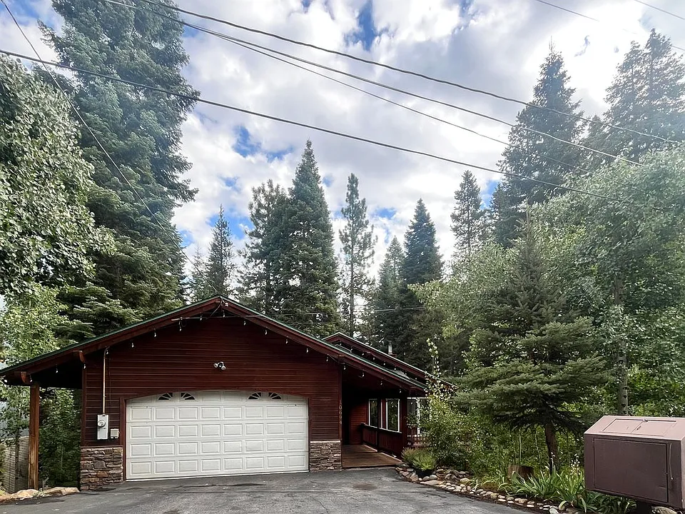 10694 Laurelwood Dr