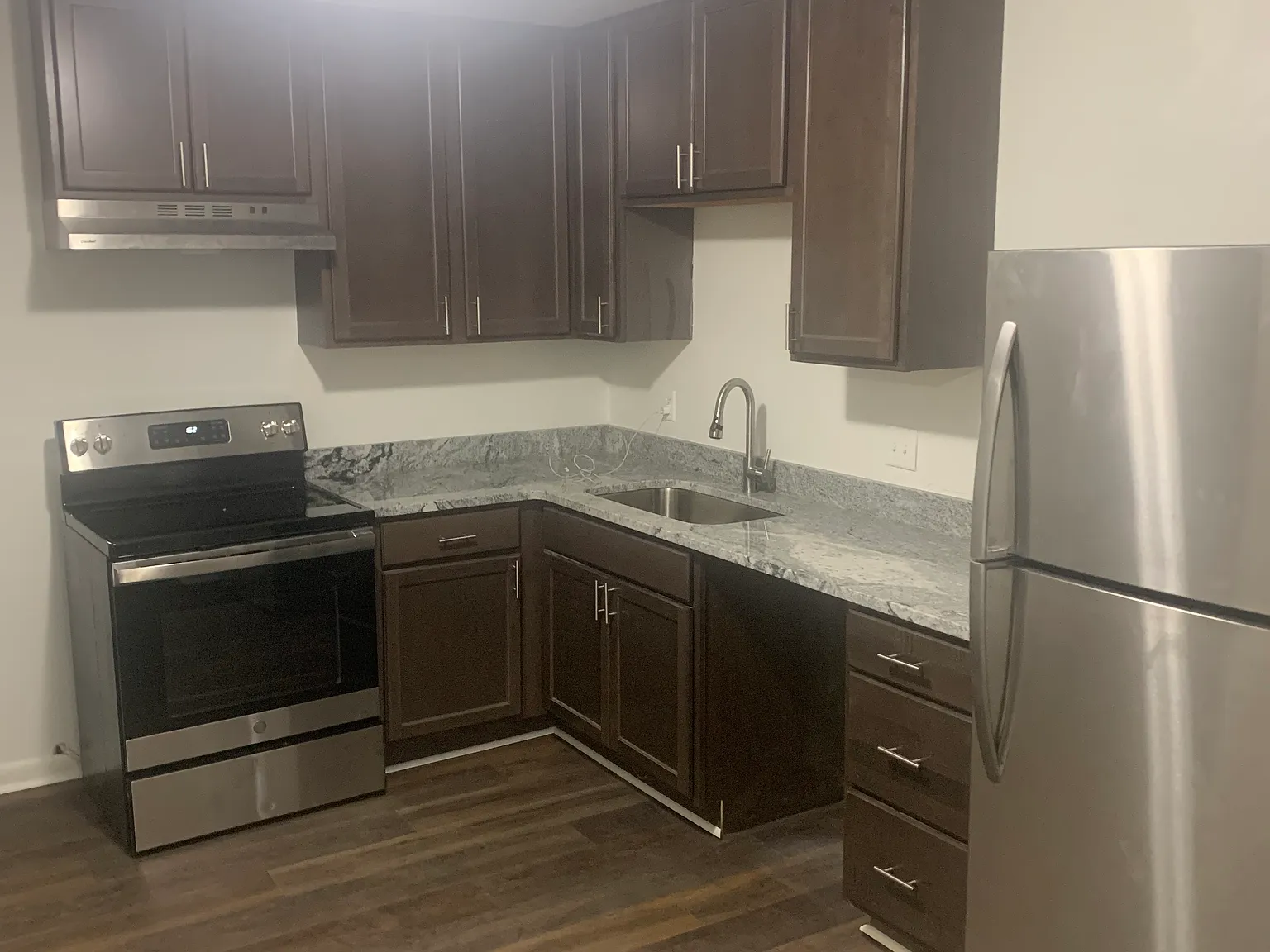 2 bed, 968 sqft, $1,200 — Photo 4