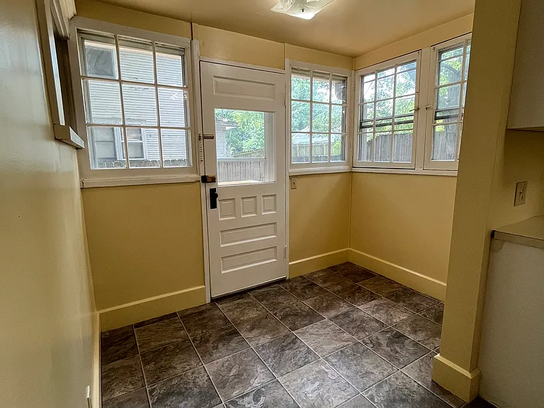 1427 S Linden Ave — Photo 6