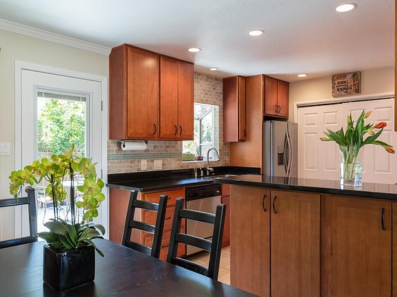 5th image of 1631 Marina Ct Unit C