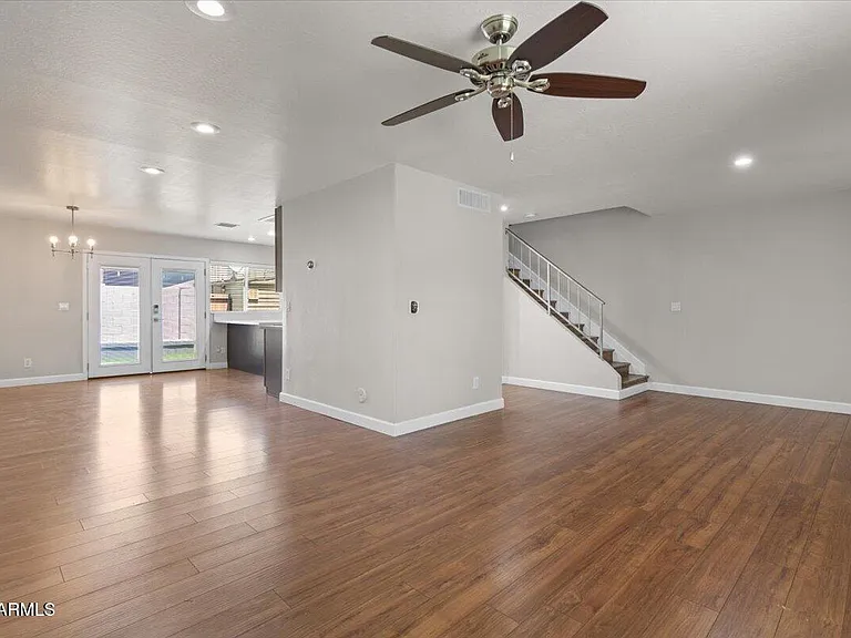 4233 N Miller Rd — Photo 12