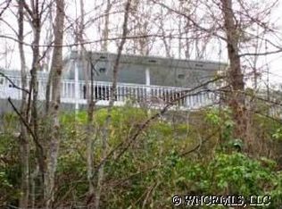 97 Crows Nest Dr, Waynesville, NC 28785