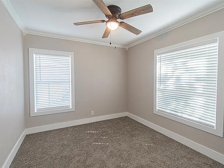 618 Crescent St — Photo 5