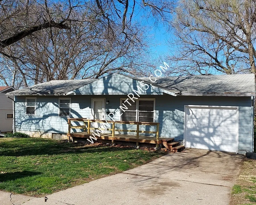 3757 SE Truman Ave