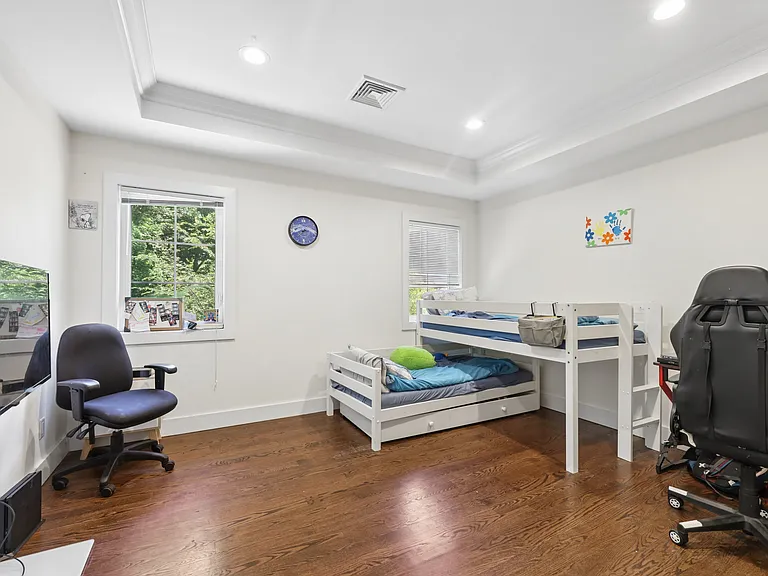 294-296 Tenafly Rd — Photo 27