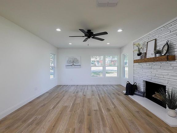 4th image of 6940 Hovenkamp Ave
