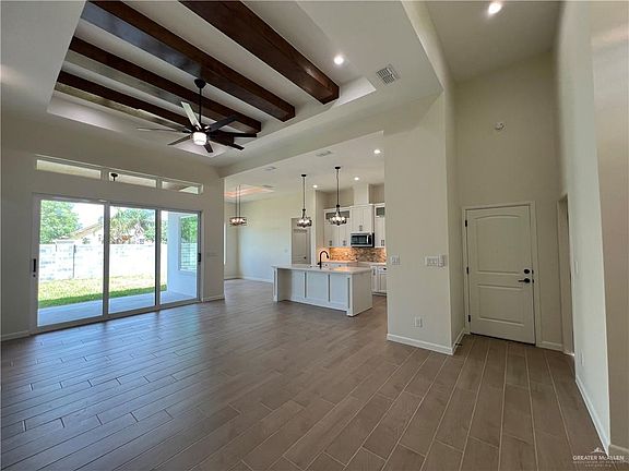 5th image of 1009 N Buxton Ave