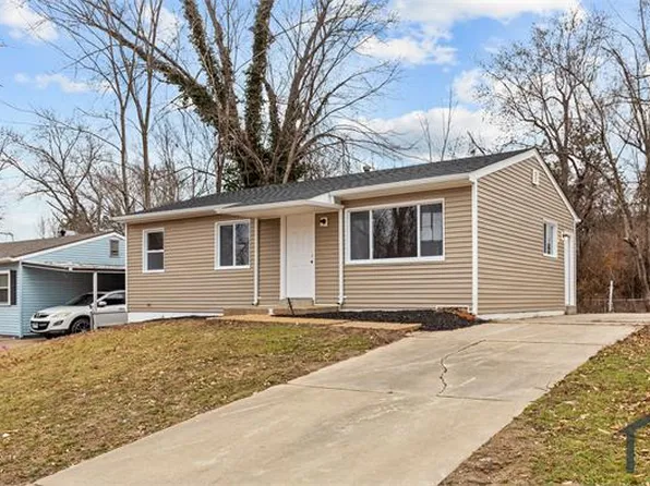 10037 Green Valley Dr, Saint Louis, MO 63136