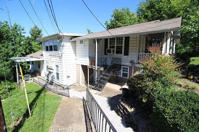 1st image of 501 Woodland Ave APT 2