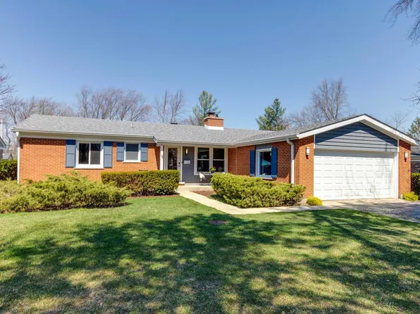 338 Birkdale Rd, Lake Bluff, IL 60044