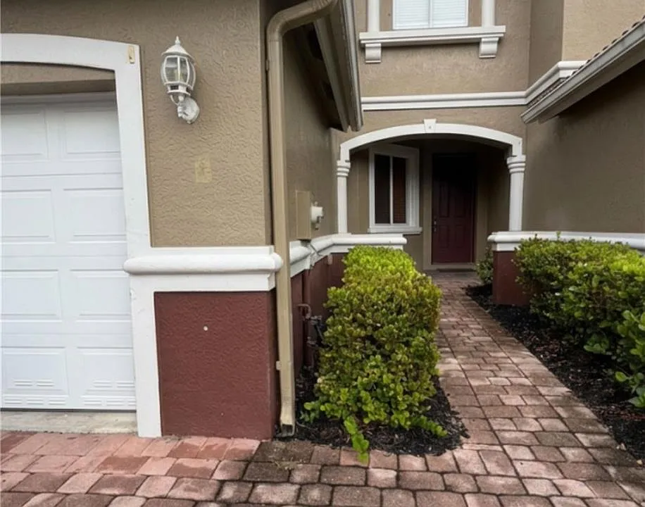 17533 Laurel Grove Ct